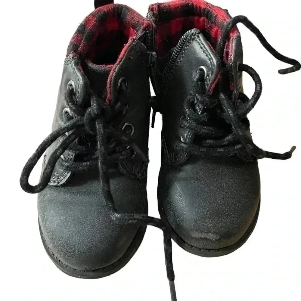 Carters Boys Toddler hiking Boots size 5
